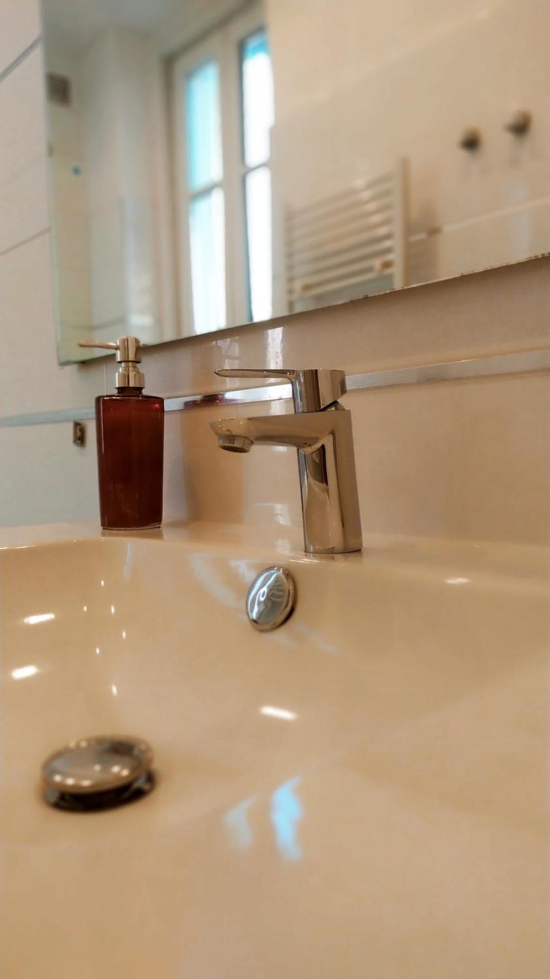 Modern Room With Private Bathroom Trento Oda fotoğraf